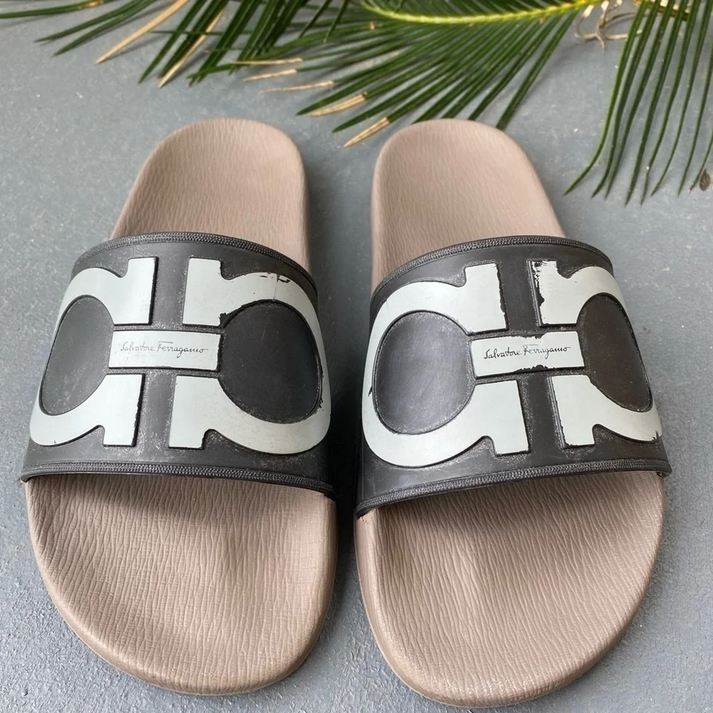 SALVATORE FERRAGAMO Gancini Pool Slides Women’s 10 / Men’s size 8 - Picture 4 of 10